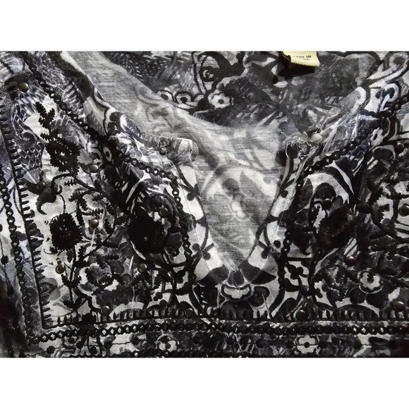 One World live and let live women's short sleeves VNeck boho shirt - small - Picture 8 of 9